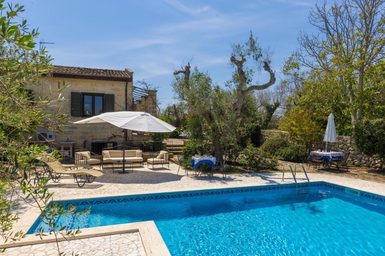 Casa Ulmi Con Piscina Bed and Breakfast Uggiano La Chiesa Eksteriør billede