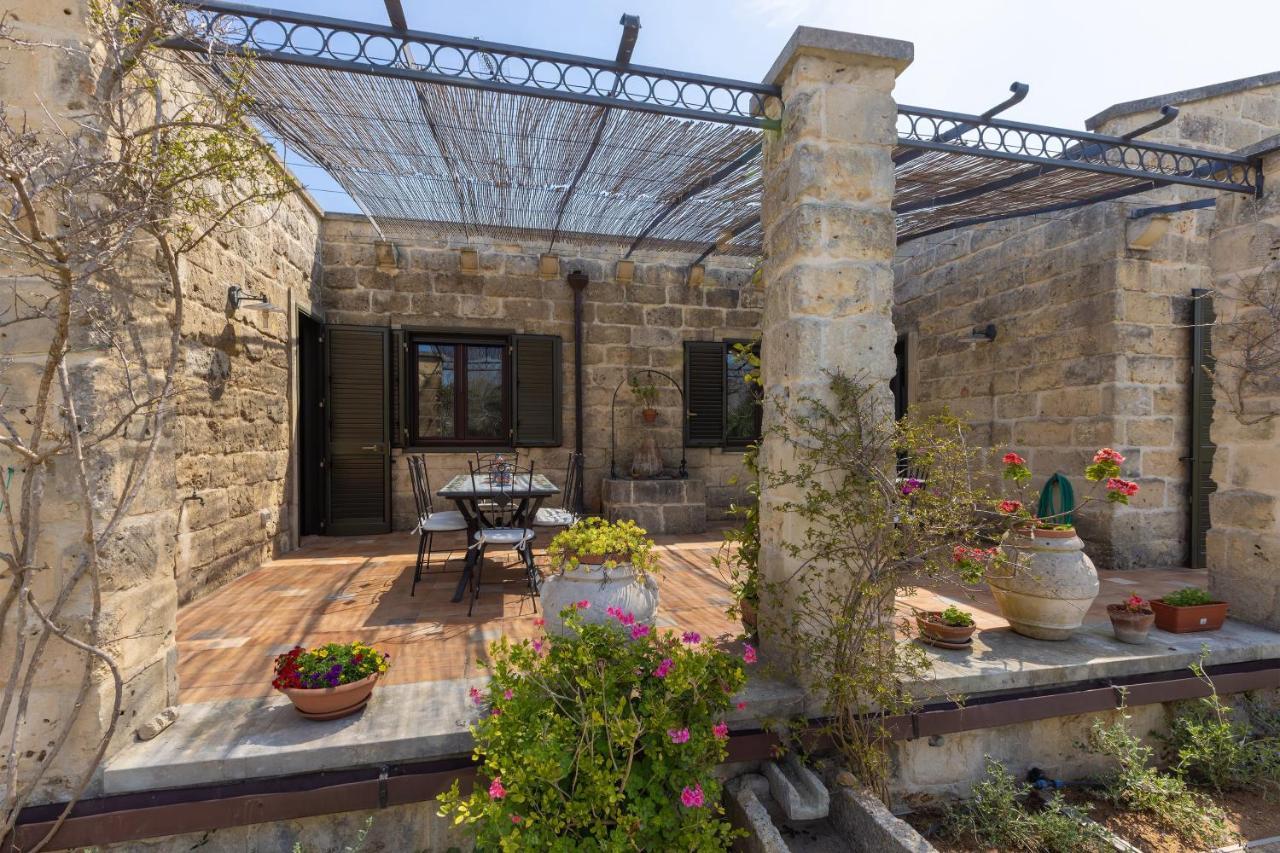 Casa Ulmi Con Piscina Bed and Breakfast Uggiano La Chiesa Eksteriør billede