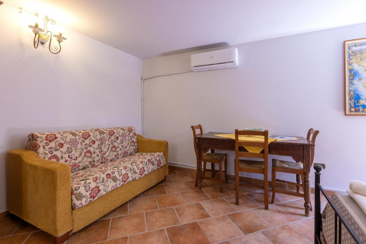 Casa Ulmi Con Piscina Bed and Breakfast Uggiano La Chiesa Eksteriør billede