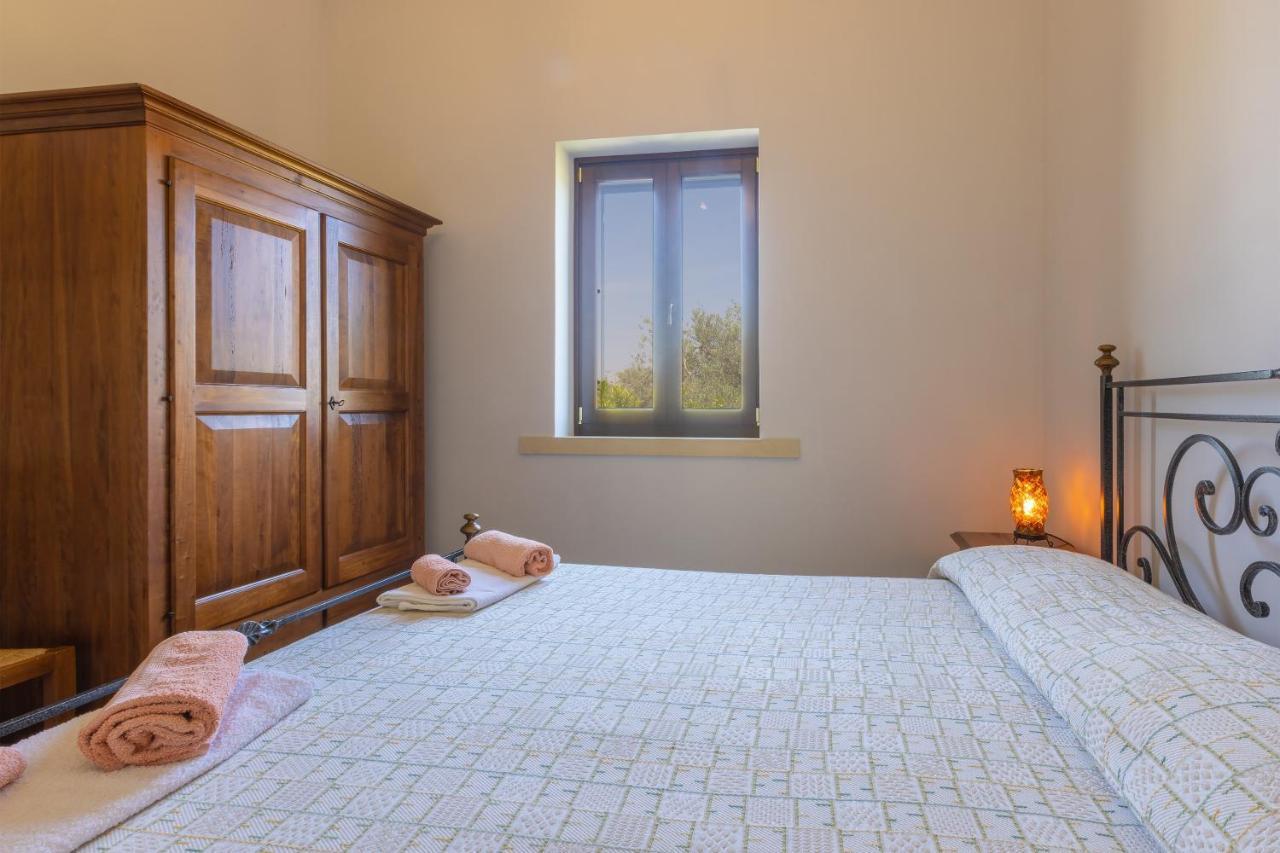Casa Ulmi Con Piscina Bed and Breakfast Uggiano La Chiesa Eksteriør billede