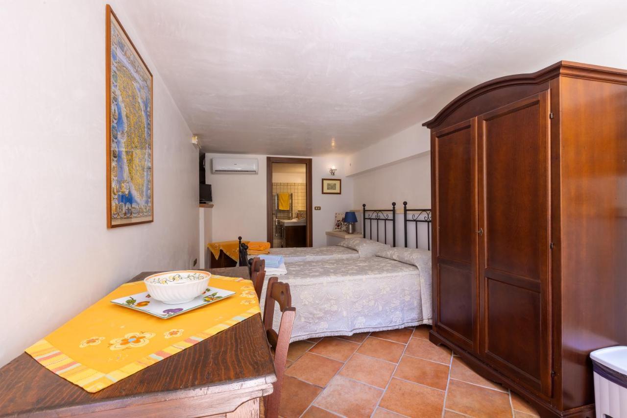 Casa Ulmi Con Piscina Bed and Breakfast Uggiano La Chiesa Eksteriør billede