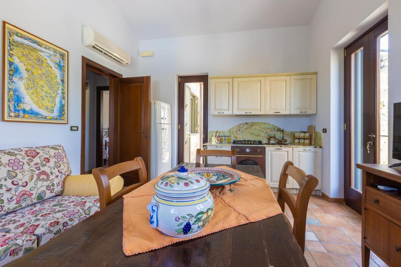 Casa Ulmi Con Piscina Bed and Breakfast Uggiano La Chiesa Eksteriør billede