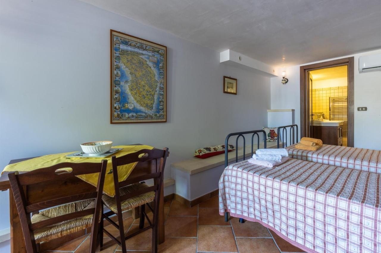 Casa Ulmi Con Piscina Bed and Breakfast Uggiano La Chiesa Eksteriør billede