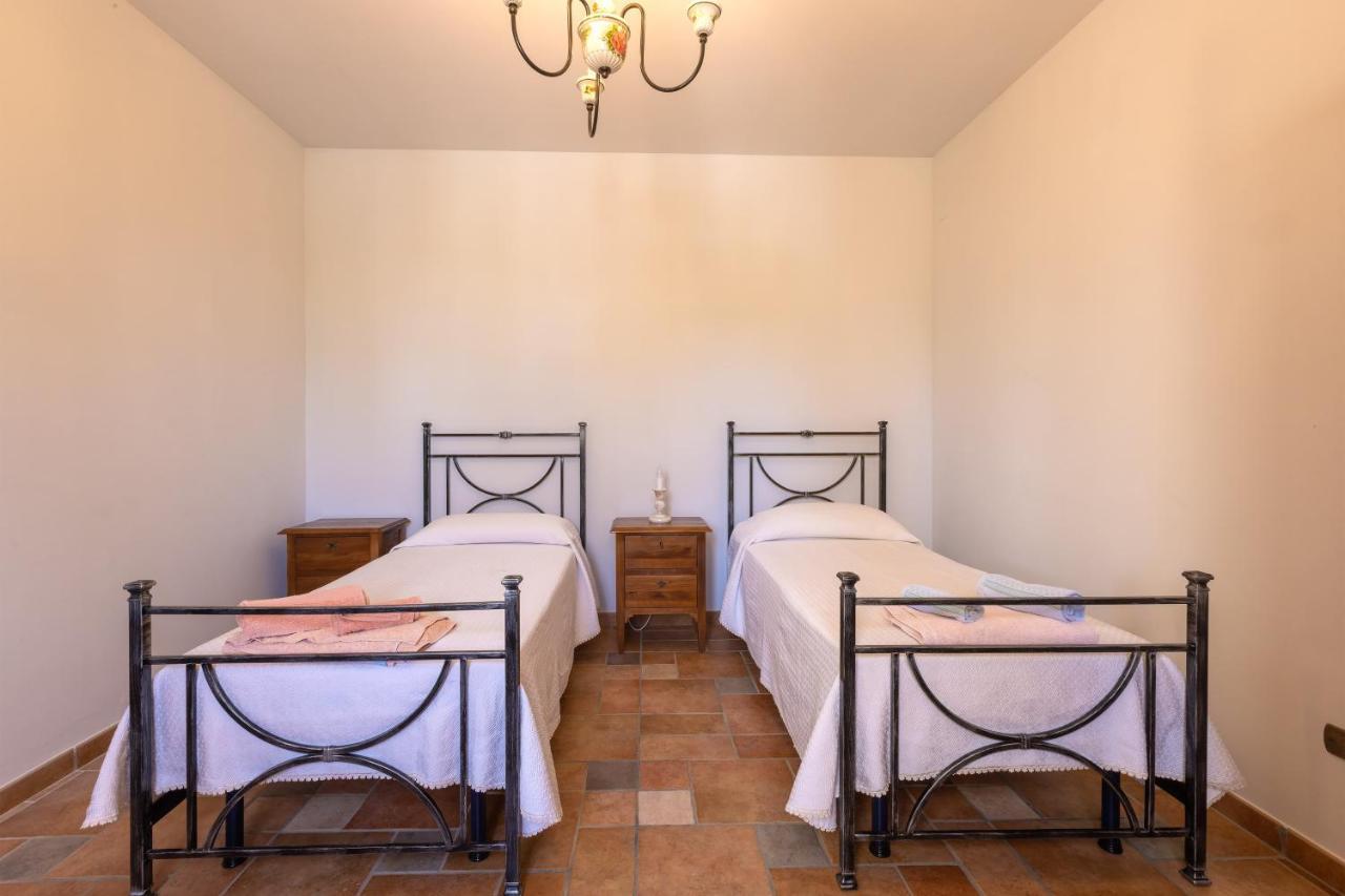 Casa Ulmi Con Piscina Bed and Breakfast Uggiano La Chiesa Eksteriør billede