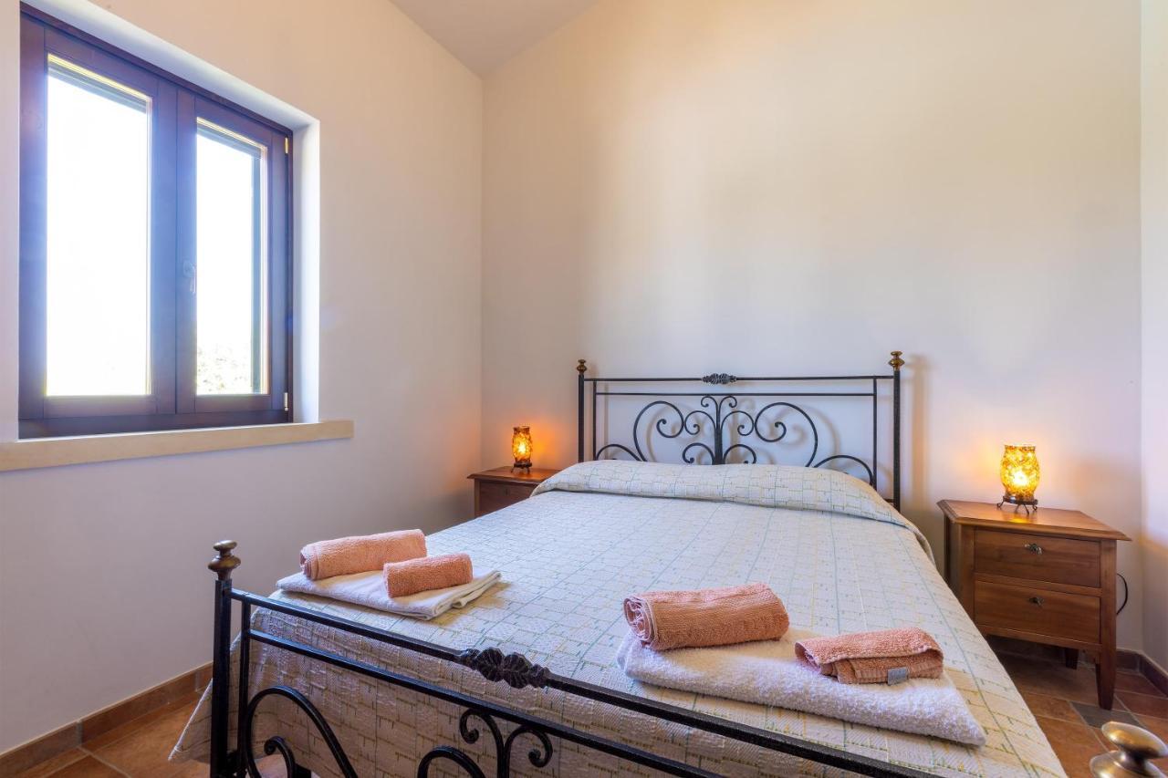 Casa Ulmi Con Piscina Bed and Breakfast Uggiano La Chiesa Eksteriør billede