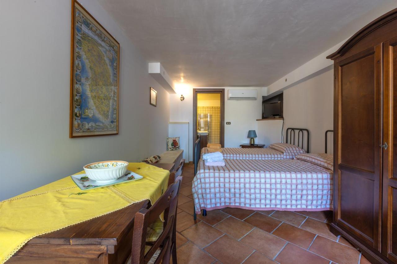 Casa Ulmi Con Piscina Bed and Breakfast Uggiano La Chiesa Eksteriør billede