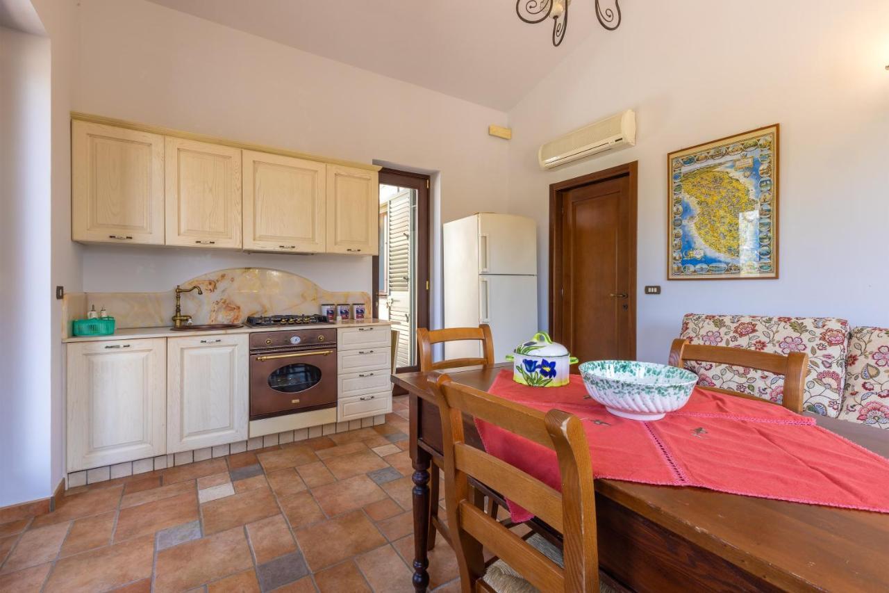 Casa Ulmi Con Piscina Bed and Breakfast Uggiano La Chiesa Eksteriør billede