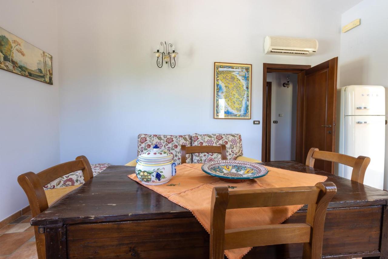 Casa Ulmi Con Piscina Bed and Breakfast Uggiano La Chiesa Eksteriør billede