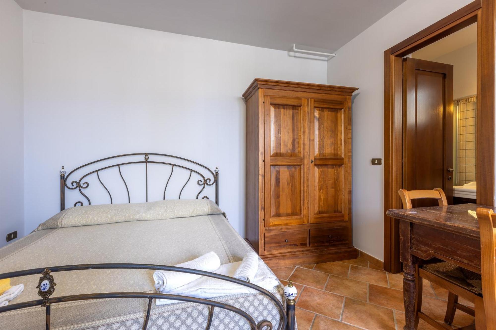 Casa Ulmi Con Piscina Bed and Breakfast Uggiano La Chiesa Eksteriør billede