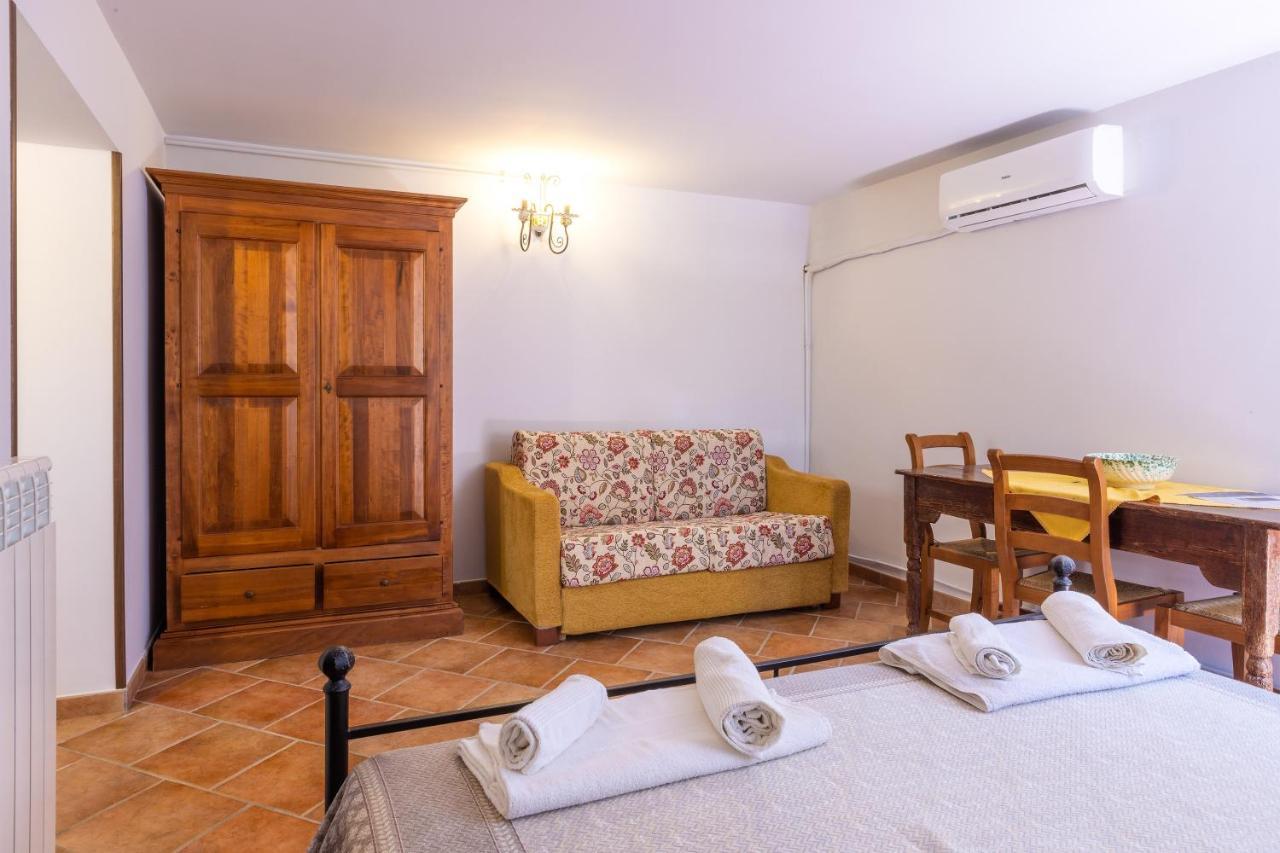 Casa Ulmi Con Piscina Bed and Breakfast Uggiano La Chiesa Eksteriør billede