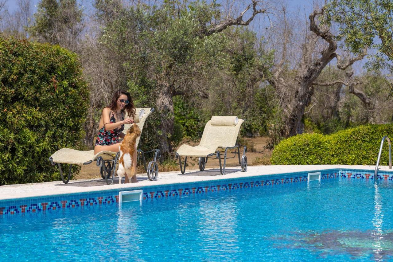 Casa Ulmi Con Piscina Bed and Breakfast Uggiano La Chiesa Eksteriør billede