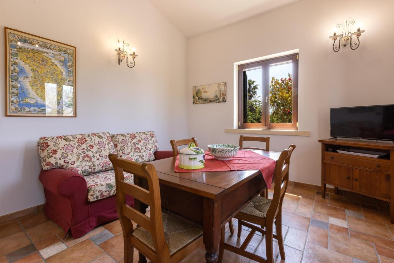 Casa Ulmi Con Piscina Bed and Breakfast Uggiano La Chiesa Eksteriør billede