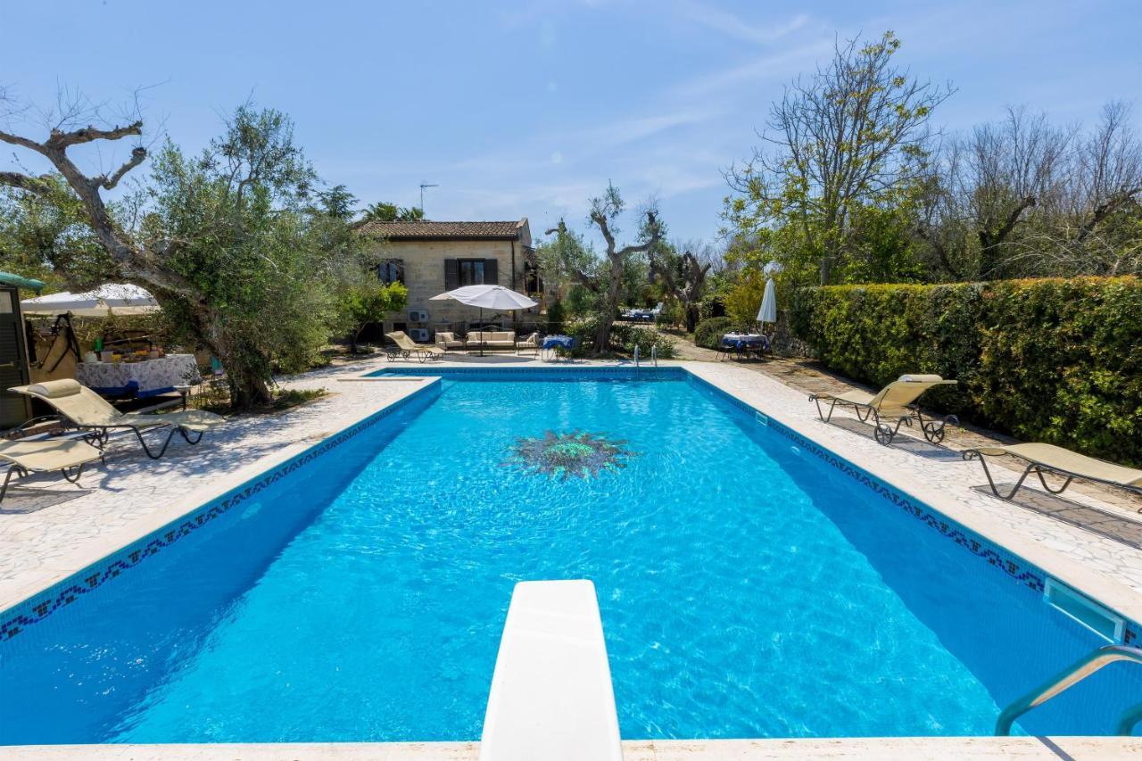 Casa Ulmi Con Piscina Bed and Breakfast Uggiano La Chiesa Eksteriør billede